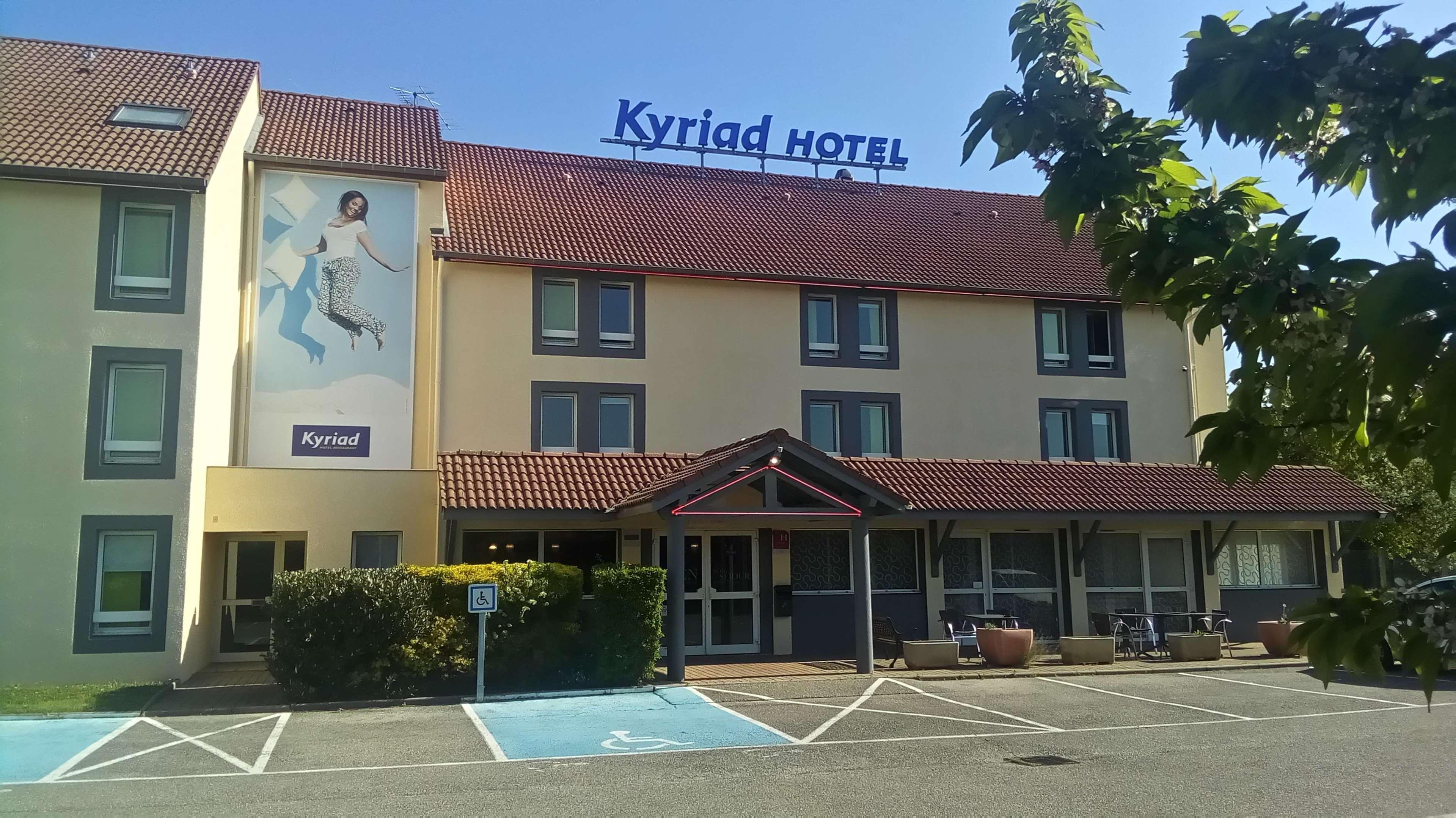Kyriad Lyon Est - Saint Bonnet De Mure Екстер'єр фото