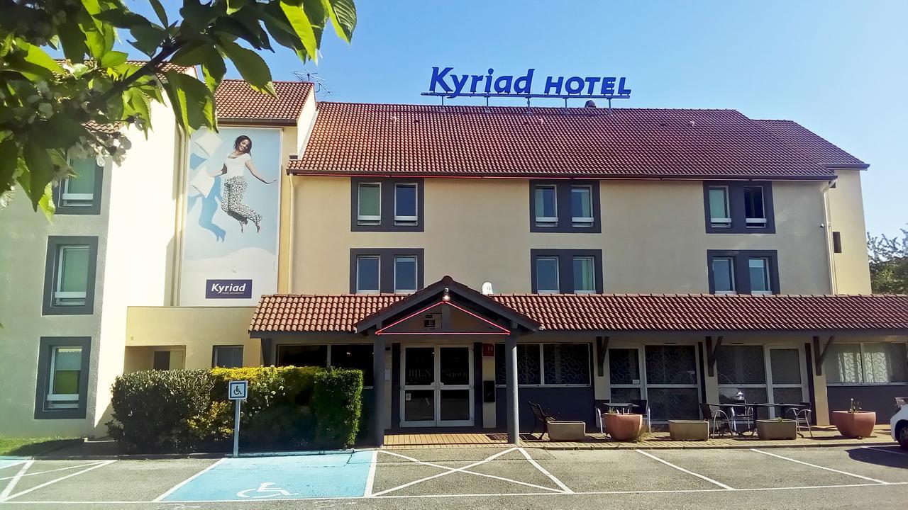 Kyriad Lyon Est - Saint Bonnet De Mure Екстер'єр фото