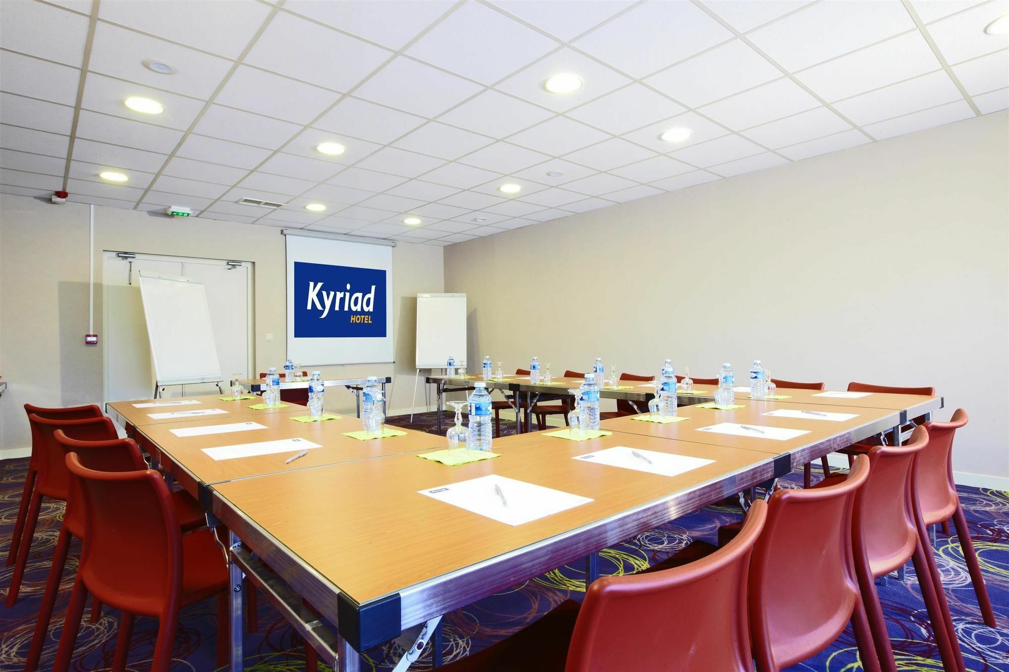 Kyriad Lyon Est - Saint Bonnet De Mure Екстер'єр фото
